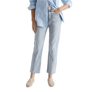 NWOT Acid Wash Straight Leg Jean Size US 4